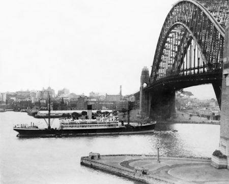 Old photo of Sydney Harbour Bridge